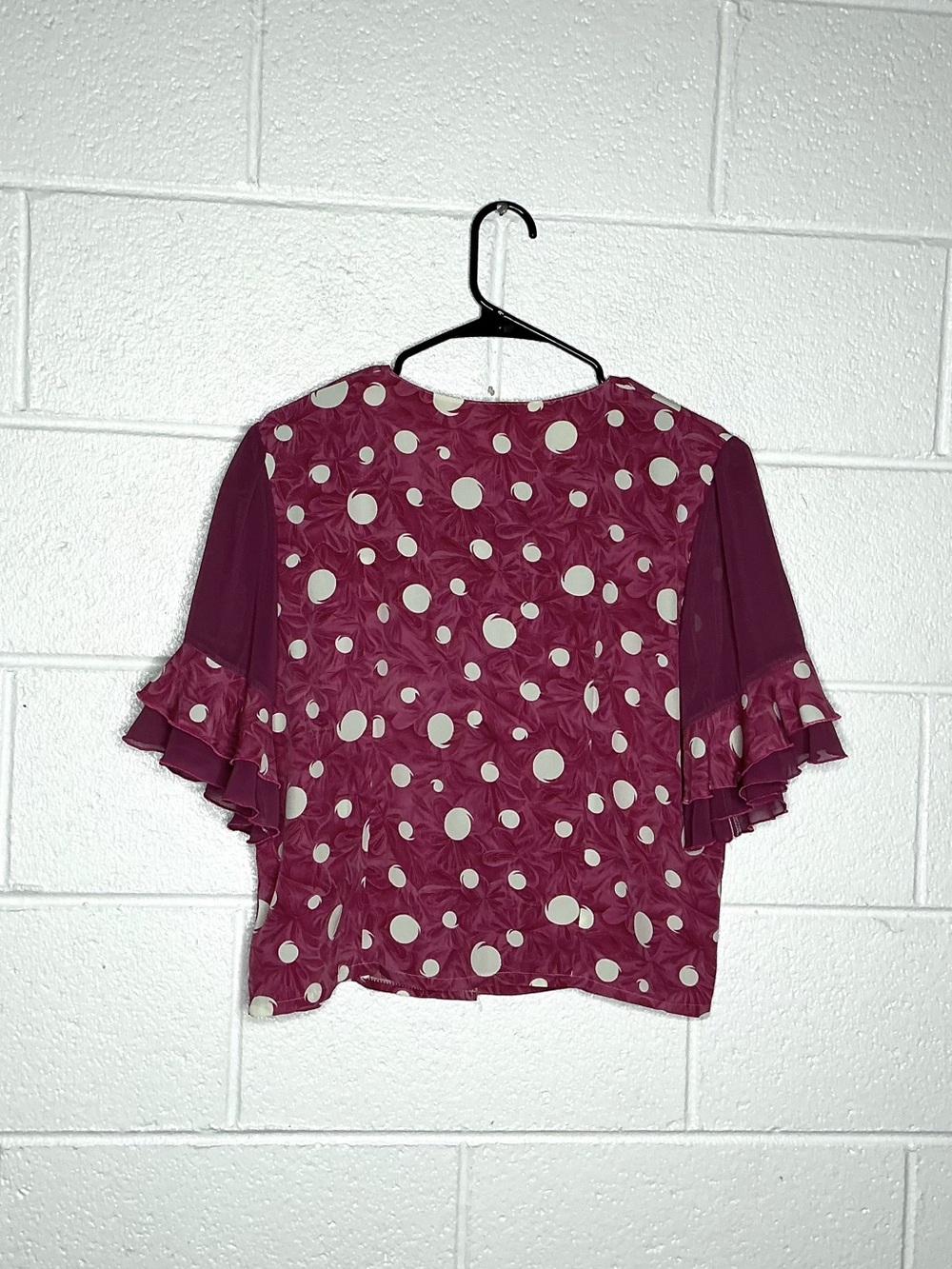 < Vintage Retro Cropped Polka Dot Button Up Top With Flutter Sleeves > - Picture 3 of 3